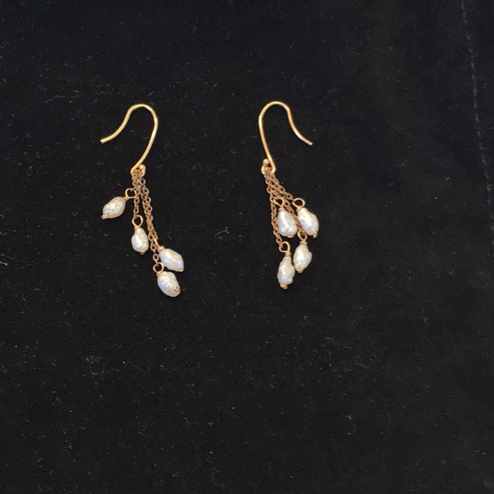 Hand made pearl and gold colored earrings